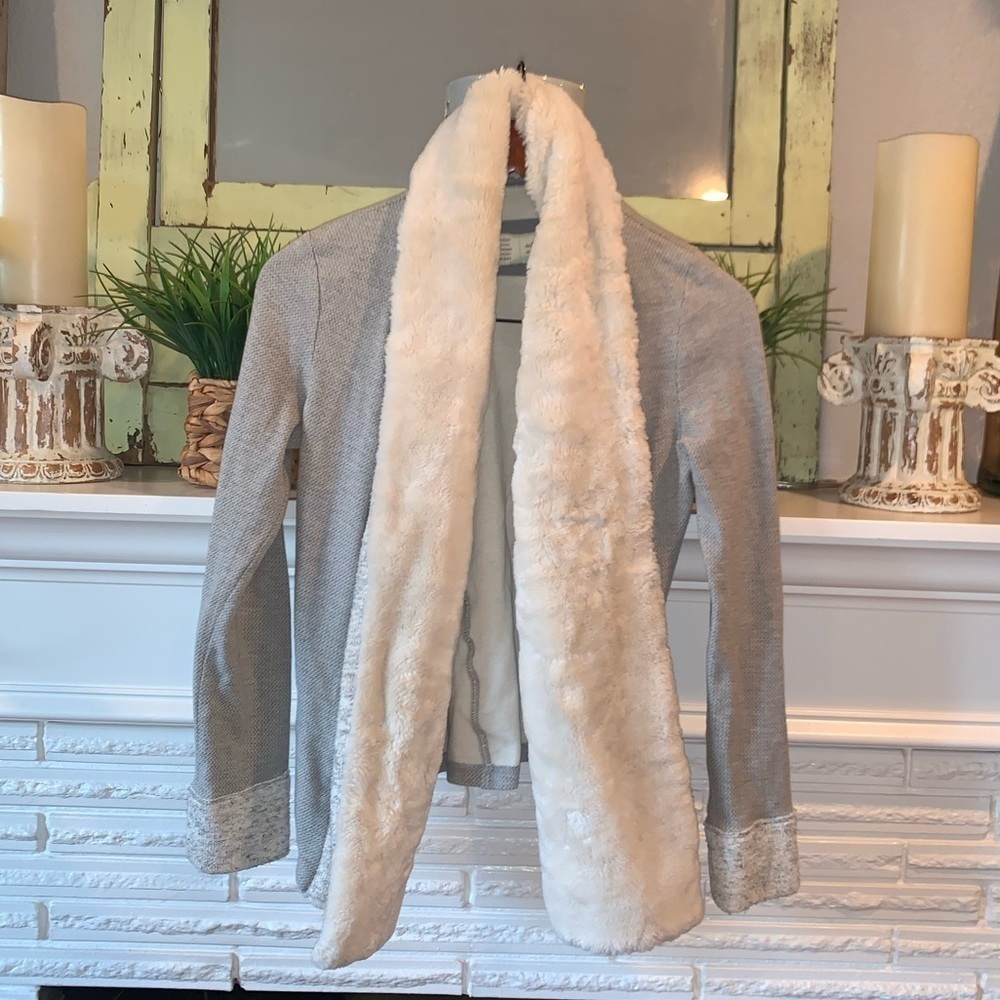 Anthropologie Saturday Sunday Faux Fur Trim Chevron Print Gray Cardigan Size S